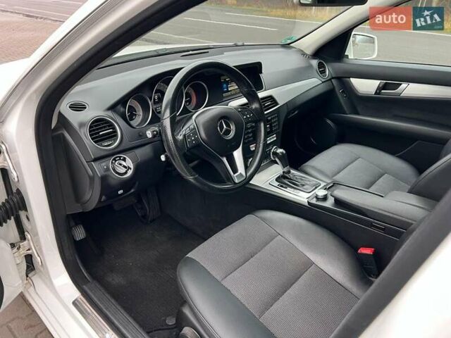 Серый Мерседес Ц-Класс, объемом двигателя 2.15 л и пробегом 265 тыс. км за 13500 $, фото 12 на Automoto.ua
