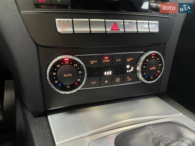 Серый Мерседес Ц-Класс, объемом двигателя 2.14 л и пробегом 306 тыс. км за 10490 $, фото 31 на Automoto.ua