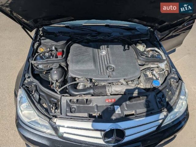 Серый Мерседес Ц-Класс, объемом двигателя 2.14 л и пробегом 210 тыс. км за 13000 $, фото 5 на Automoto.ua