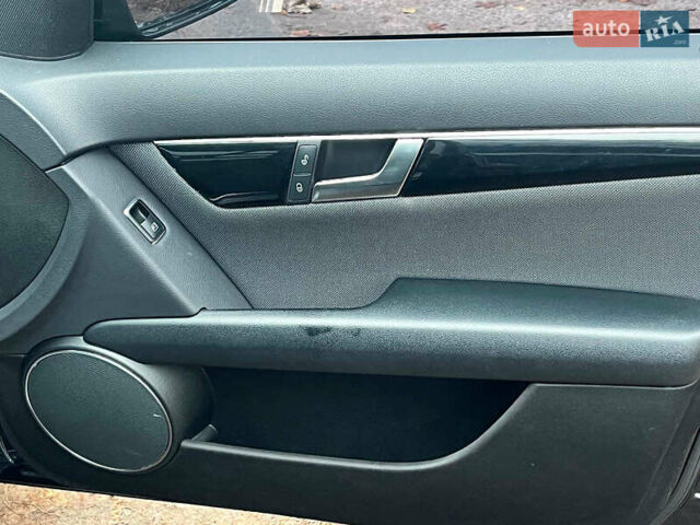 Серый Мерседес Ц-Класс, объемом двигателя 2.2 л и пробегом 208 тыс. км за 12890 $, фото 14 на Automoto.ua