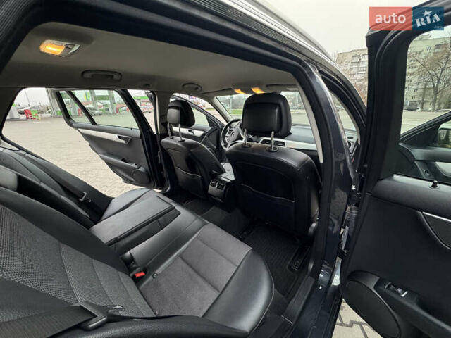 Сірий Мерседес Ц-Клас, об'ємом двигуна 2.14 л та пробігом 308 тис. км за 9900 $, фото 14 на Automoto.ua