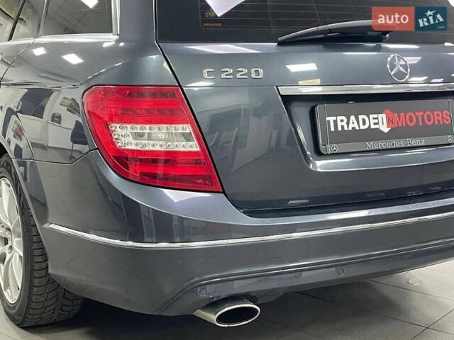 Сірий Мерседес Ц-Клас, об'ємом двигуна 2.14 л та пробігом 306 тис. км за 10490 $, фото 11 на Automoto.ua