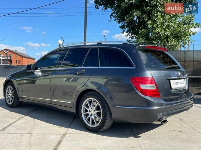 Серый Мерседес Ц-Класс, объемом двигателя 2.14 л и пробегом 306 тыс. км за 10490 $, фото 6 на Automoto.ua