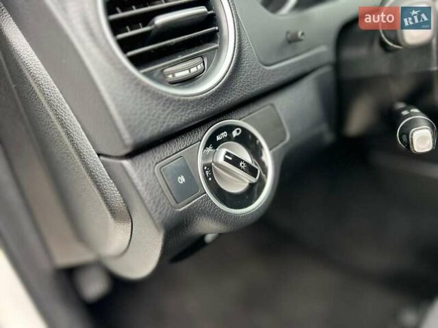 Серый Мерседес Ц-Класс, объемом двигателя 2.15 л и пробегом 265 тыс. км за 13500 $, фото 18 на Automoto.ua