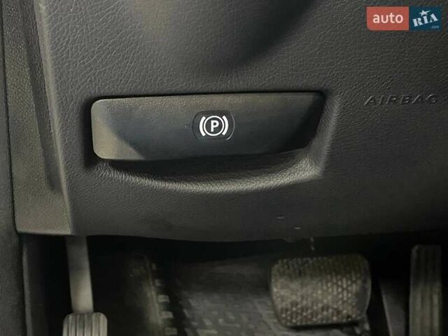 Серый Мерседес Ц-Класс, объемом двигателя 2.14 л и пробегом 306 тыс. км за 10490 $, фото 21 на Automoto.ua