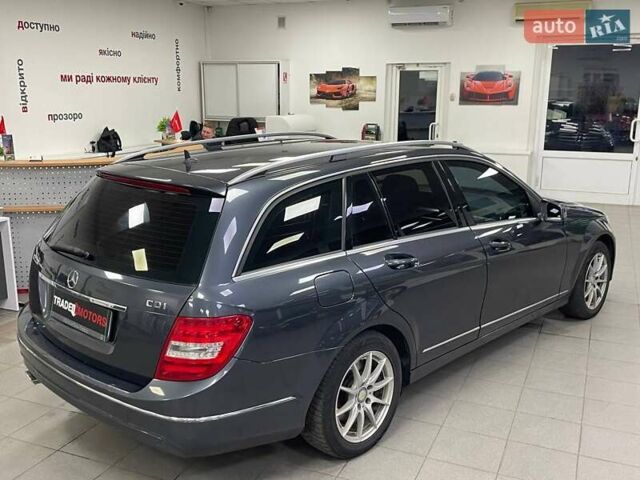 Серый Мерседес Ц-Класс, объемом двигателя 2.14 л и пробегом 306 тыс. км за 10490 $, фото 8 на Automoto.ua