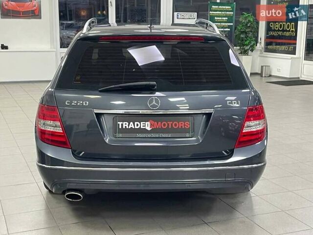 Серый Мерседес Ц-Класс, объемом двигателя 2.14 л и пробегом 306 тыс. км за 10490 $, фото 10 на Automoto.ua