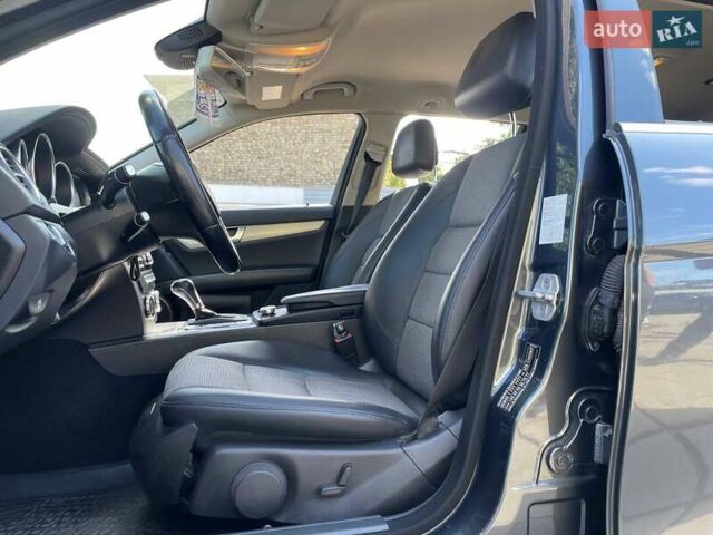 Серый Мерседес Ц-Класс, объемом двигателя 2.14 л и пробегом 306 тыс. км за 10490 $, фото 8 на Automoto.ua