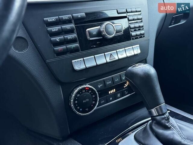 Сірий Мерседес Ц-Клас, об'ємом двигуна 2.14 л та пробігом 250 тис. км за 12700 $, фото 77 на Automoto.ua