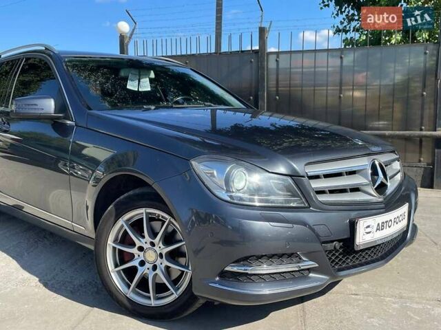 Серый Мерседес Ц-Класс, объемом двигателя 2.14 л и пробегом 306 тыс. км за 10490 $, фото 3 на Automoto.ua