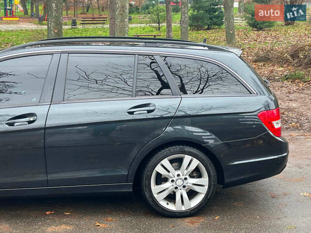 Серый Мерседес Ц-Класс, объемом двигателя 2.2 л и пробегом 208 тыс. км за 12890 $, фото 6 на Automoto.ua