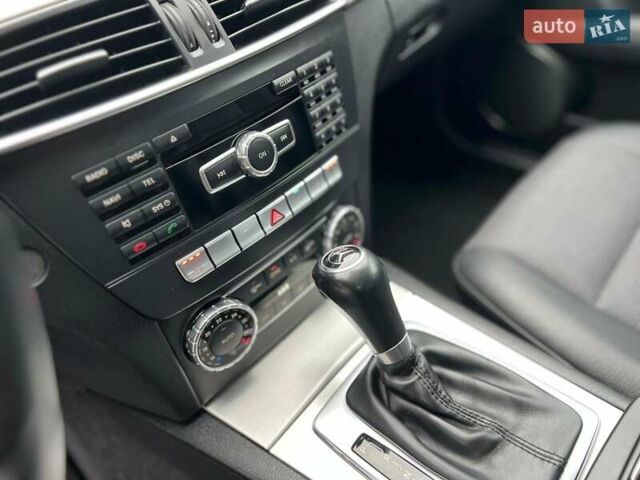 Серый Мерседес Ц-Класс, объемом двигателя 2.15 л и пробегом 265 тыс. км за 13500 $, фото 22 на Automoto.ua