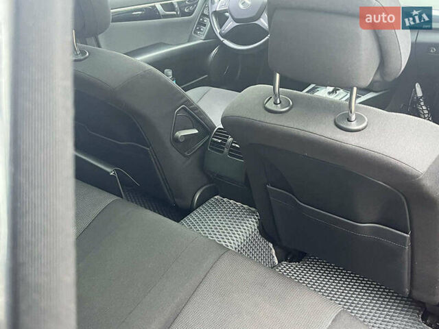 Серый Мерседес Ц-Класс, объемом двигателя 2.2 л и пробегом 208 тыс. км за 12890 $, фото 23 на Automoto.ua