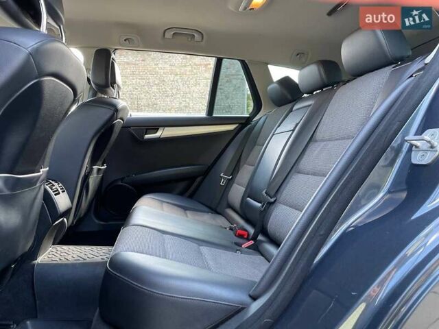 Серый Мерседес Ц-Класс, объемом двигателя 2.14 л и пробегом 306 тыс. км за 10490 $, фото 9 на Automoto.ua