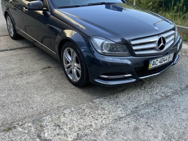 Серый Мерседес Ц-Класс, объемом двигателя 2.1 л и пробегом 220 тыс. км за 14900 $, фото 12 на Automoto.ua