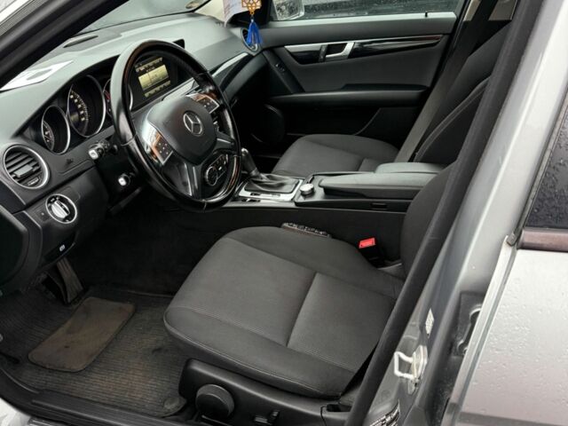 Сірий Мерседес Ц-Клас, об'ємом двигуна 2.2 л та пробігом 218 тис. км за 11000 $, фото 5 на Automoto.ua