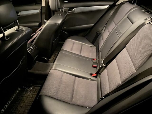 Серый Мерседес Ц-Класс, объемом двигателя 2.1 л и пробегом 220 тыс. км за 14900 $, фото 8 на Automoto.ua