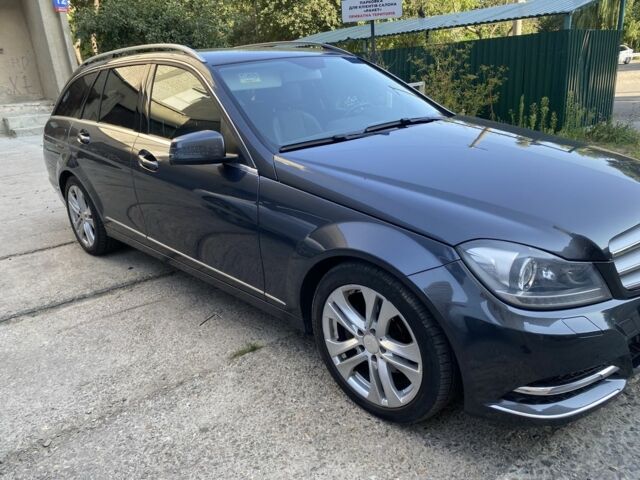 Серый Мерседес Ц-Класс, объемом двигателя 2.1 л и пробегом 220 тыс. км за 14900 $, фото 18 на Automoto.ua