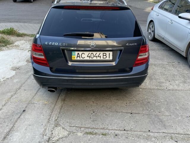 Серый Мерседес Ц-Класс, объемом двигателя 2.1 л и пробегом 220 тыс. км за 14900 $, фото 16 на Automoto.ua