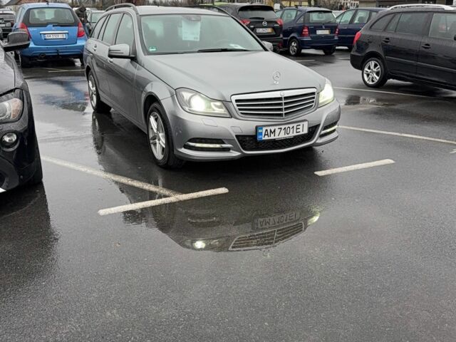 Сірий Мерседес Ц-Клас, об'ємом двигуна 2.2 л та пробігом 218 тис. км за 11000 $, фото 1 на Automoto.ua