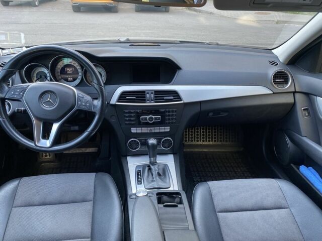 Серый Мерседес Ц-Класс, объемом двигателя 2.1 л и пробегом 220 тыс. км за 14900 $, фото 21 на Automoto.ua