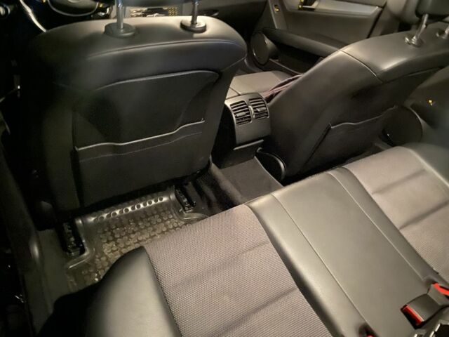 Серый Мерседес Ц-Класс, объемом двигателя 2.1 л и пробегом 220 тыс. км за 14900 $, фото 11 на Automoto.ua