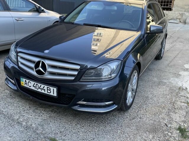 Серый Мерседес Ц-Класс, объемом двигателя 2.1 л и пробегом 220 тыс. км за 14900 $, фото 13 на Automoto.ua