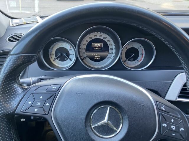 Серый Мерседес Ц-Класс, объемом двигателя 2.1 л и пробегом 220 тыс. км за 14900 $, фото 22 на Automoto.ua