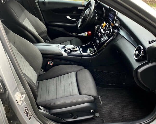 Серый Мерседес Ц-Класс, объемом двигателя 2.2 л и пробегом 325 тыс. км за 14999 $, фото 13 на Automoto.ua