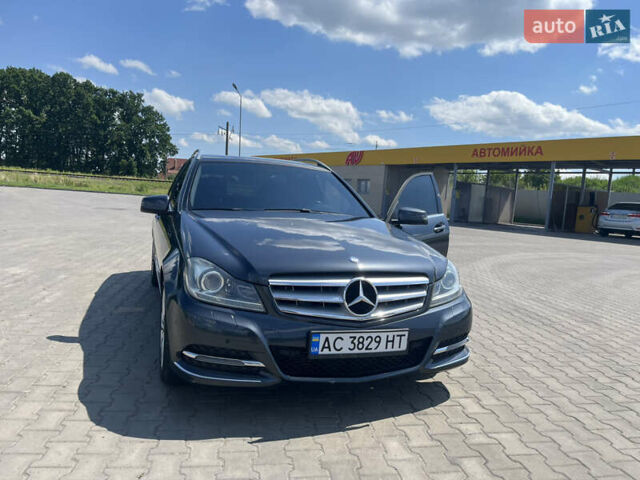 Сірий Мерседес Ц-Клас, об'ємом двигуна 2.14 л та пробігом 229 тис. км за 15900 $, фото 1 на Automoto.ua