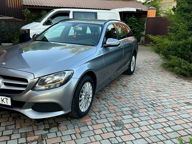 Серый Мерседес Ц-Класс, объемом двигателя 2.1 л и пробегом 290 тыс. км за 13000 $, фото 1 на Automoto.ua