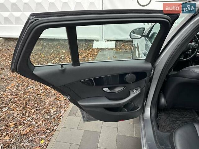 Серый Мерседес Ц-Класс, объемом двигателя 2.14 л и пробегом 290 тыс. км за 13500 $, фото 25 на Automoto.ua