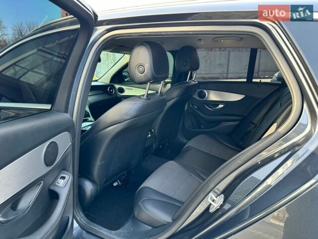 Сірий Мерседес Ц-Клас, об'ємом двигуна 2.14 л та пробігом 403 тис. км за 17800 $, фото 15 на Automoto.ua