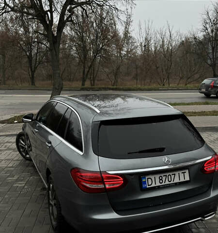 Сірий Мерседес Ц-Клас, об'ємом двигуна 2.14 л та пробігом 225 тис. км за 17777 $, фото 3 на Automoto.ua