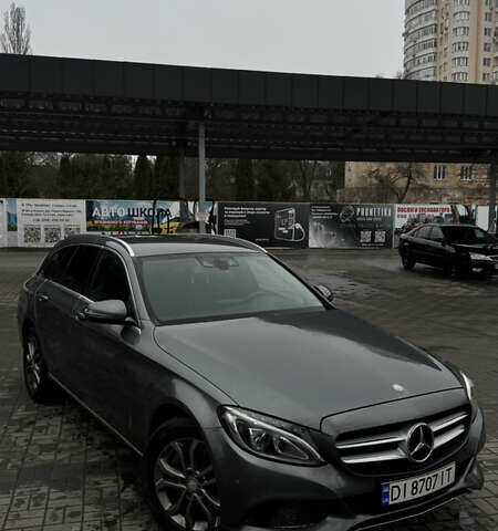 Сірий Мерседес Ц-Клас, об'ємом двигуна 2.14 л та пробігом 225 тис. км за 17777 $, фото 5 на Automoto.ua