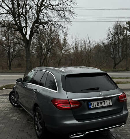 Сірий Мерседес Ц-Клас, об'ємом двигуна 2.14 л та пробігом 225 тис. км за 17777 $, фото 4 на Automoto.ua