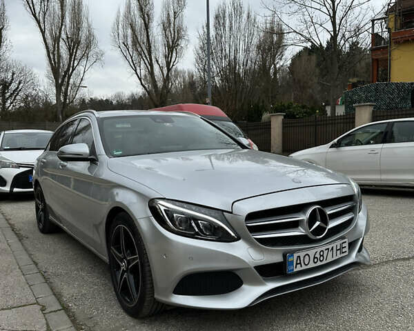 Серый Мерседес Ц-Класс, объемом двигателя 2.2 л и пробегом 253 тыс. км за 17500 $, фото 2 на Automoto.ua