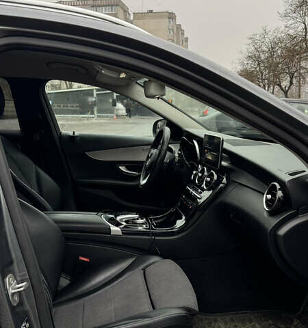 Сірий Мерседес Ц-Клас, об'ємом двигуна 2.14 л та пробігом 225 тис. км за 17777 $, фото 6 на Automoto.ua