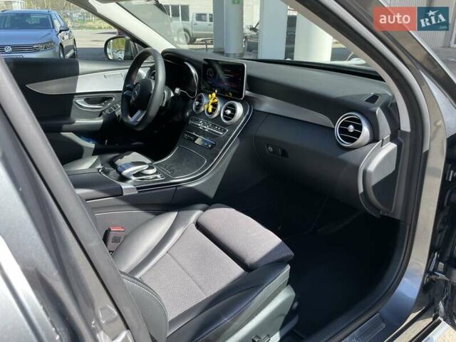 Серый Мерседес Ц-Класс, объемом двигателя 2 л и пробегом 289 тыс. км за 21500 $, фото 56 на Automoto.ua