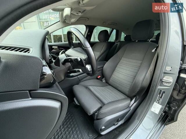 Мерседес Ц-Класс 2018 в Киеве на Automoto.ua Серый Мерседес Ц-Класс, объемом двигателя 2.14 л и пробегом 299 тыс. км за 18800 $, фото 15 на Automoto.ua