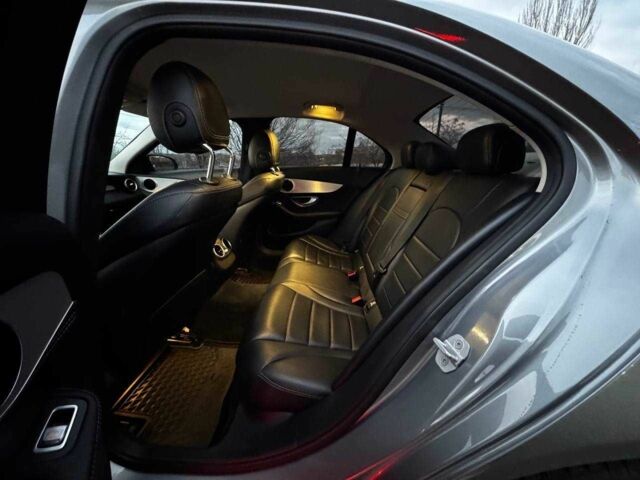 Серый Мерседес Ц-Класс, объемом двигателя 0 л и пробегом 137 тыс. км за 16000 $, фото 5 на Automoto.ua