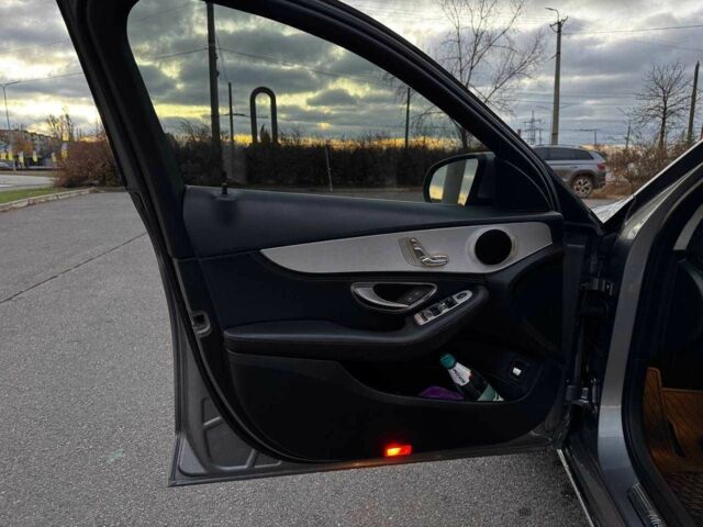 Серый Мерседес Ц-Класс, объемом двигателя 0 л и пробегом 137 тыс. км за 16000 $, фото 6 на Automoto.ua