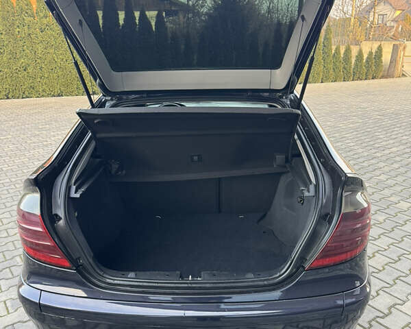 Синий Мерседес Ц-Класс, объемом двигателя 2 л и пробегом 180 тыс. км за 4444 $, фото 23 на Automoto.ua