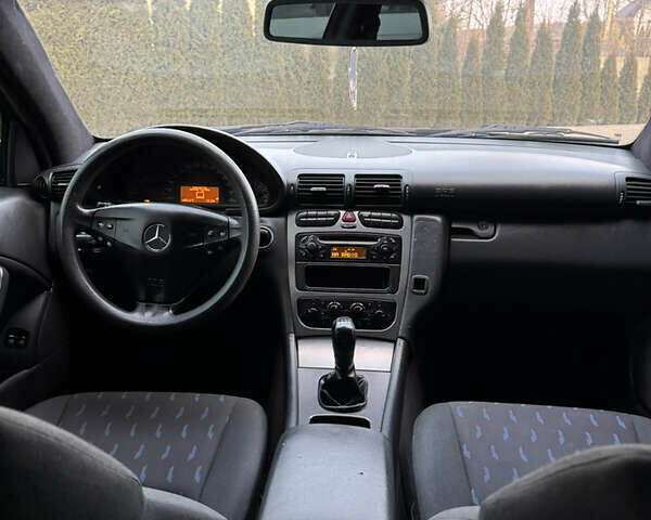 Синий Мерседес Ц-Класс, объемом двигателя 2 л и пробегом 180 тыс. км за 4444 $, фото 30 на Automoto.ua