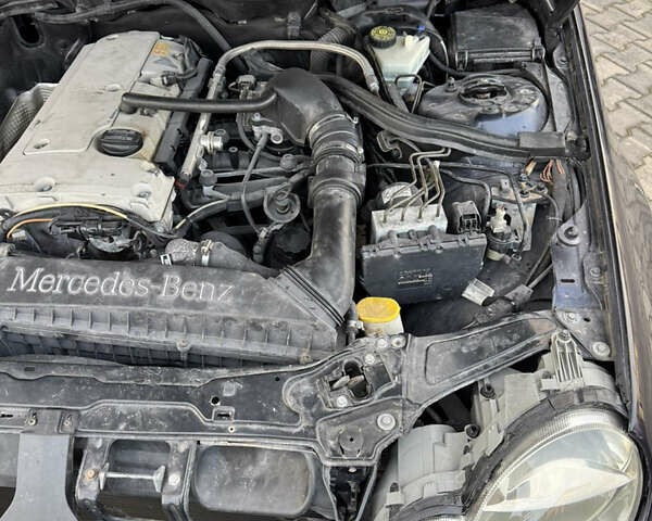 Синий Мерседес Ц-Класс, объемом двигателя 2 л и пробегом 180 тыс. км за 4444 $, фото 36 на Automoto.ua