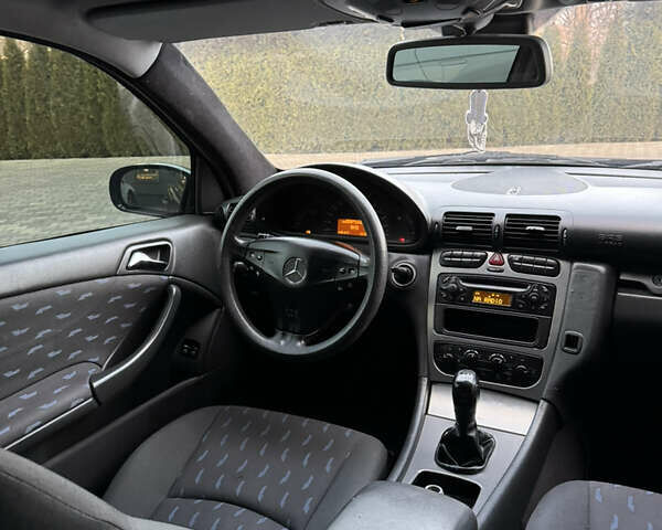 Синий Мерседес Ц-Класс, объемом двигателя 2 л и пробегом 180 тыс. км за 4444 $, фото 29 на Automoto.ua