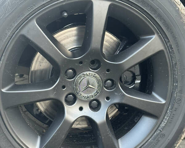 Синий Мерседес Ц-Класс, объемом двигателя 2 л и пробегом 180 тыс. км за 4444 $, фото 12 на Automoto.ua