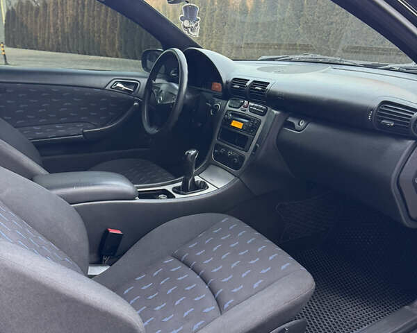 Синий Мерседес Ц-Класс, объемом двигателя 2 л и пробегом 180 тыс. км за 4444 $, фото 26 на Automoto.ua