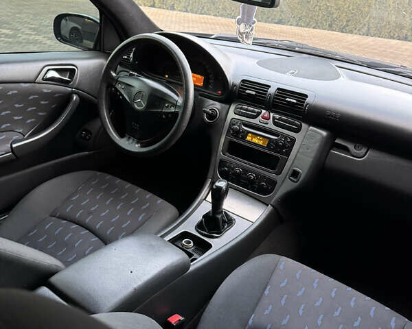 Синий Мерседес Ц-Класс, объемом двигателя 2 л и пробегом 180 тыс. км за 4444 $, фото 31 на Automoto.ua