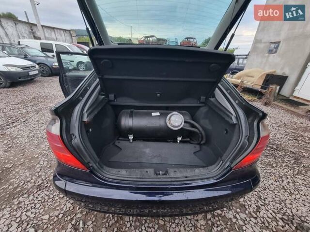 Синий Мерседес Ц-Класс, объемом двигателя 2 л и пробегом 223 тыс. км за 4500 $, фото 2 на Automoto.ua